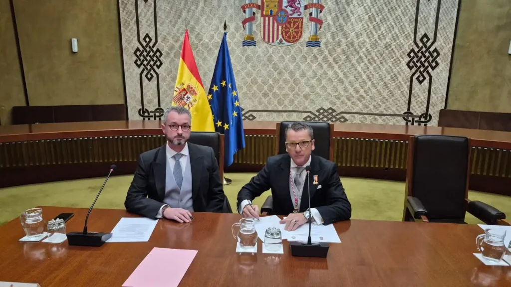 Firma del convenio de colaboración entre la Academia del Fútbol Español y el Instituto de Estudios Históricos Bances y Valdés